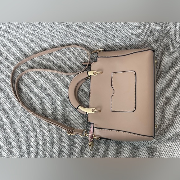 Chic Pink and Gold Satchel with Structured Design - Picture 9 of 16